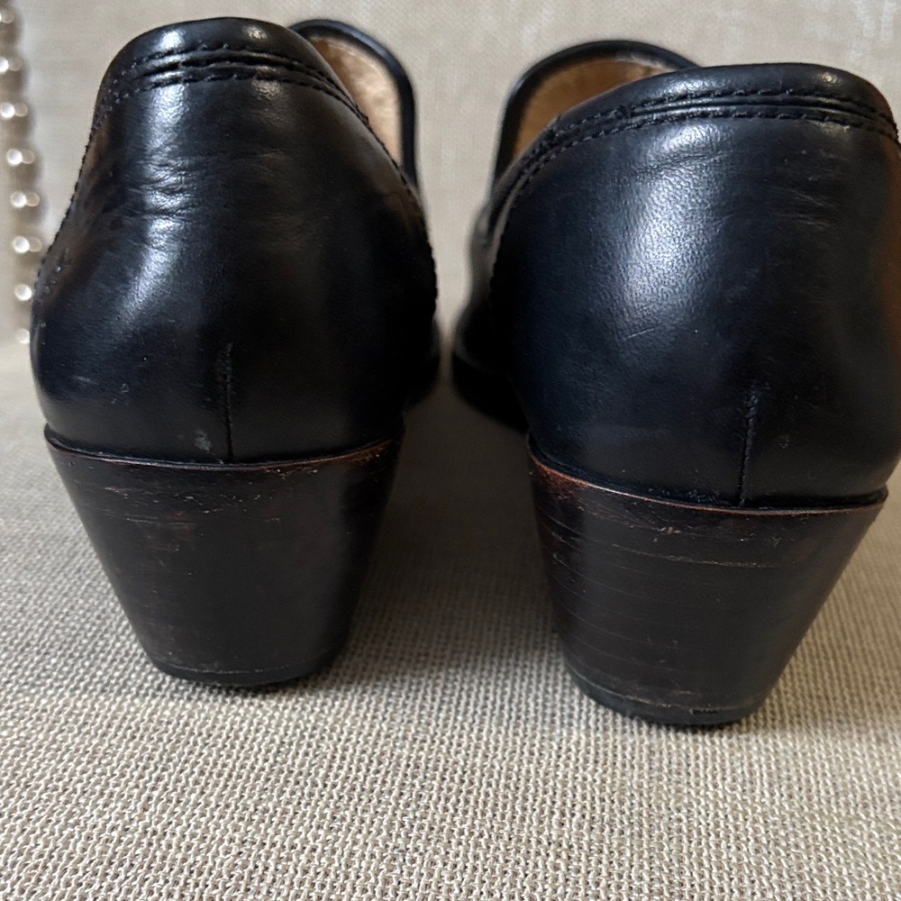 Frye Classic Black Leather Point Toe Flat Loafers - Picture 7 of 9